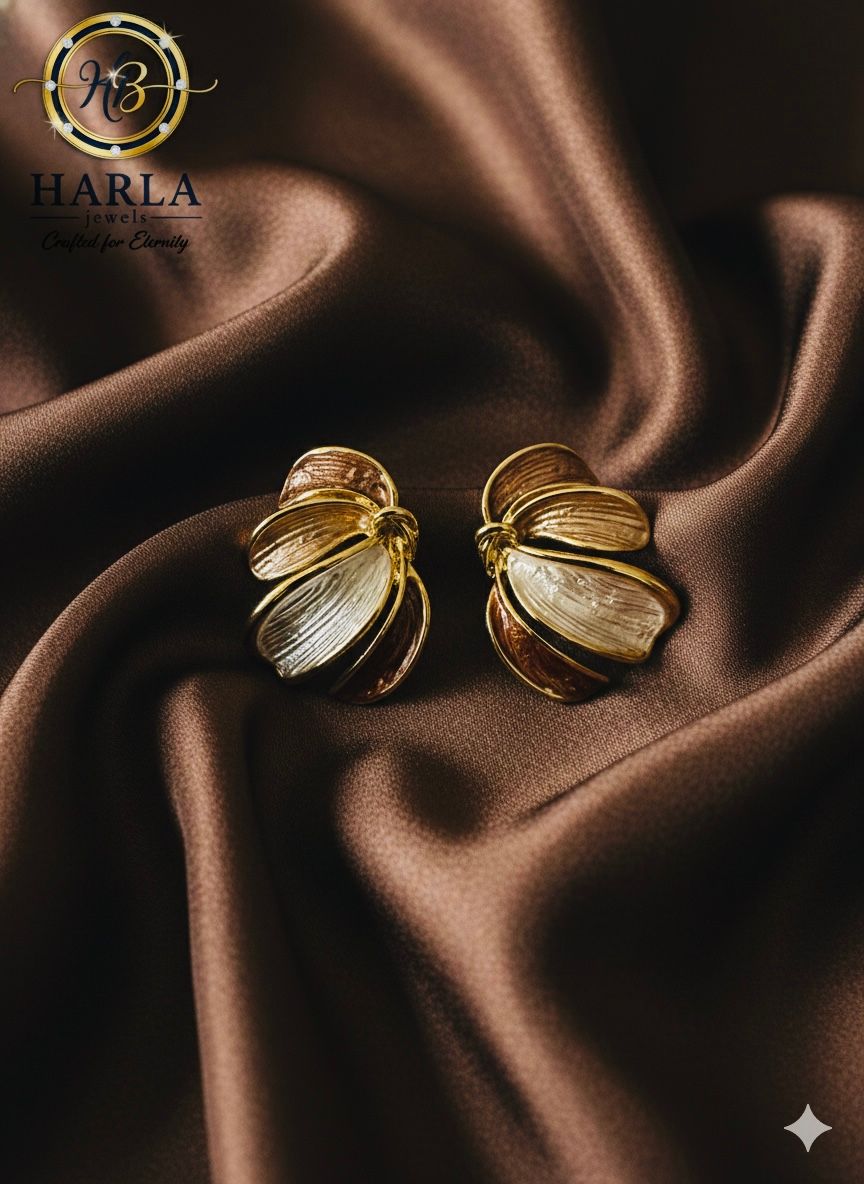 Bow petal gold earring