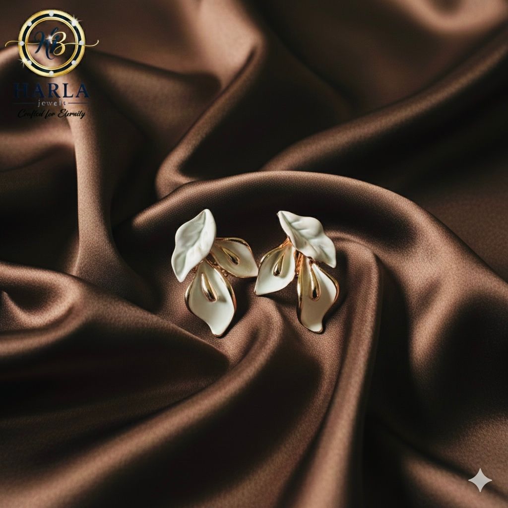 Ivory Callista Leaf earring (White)