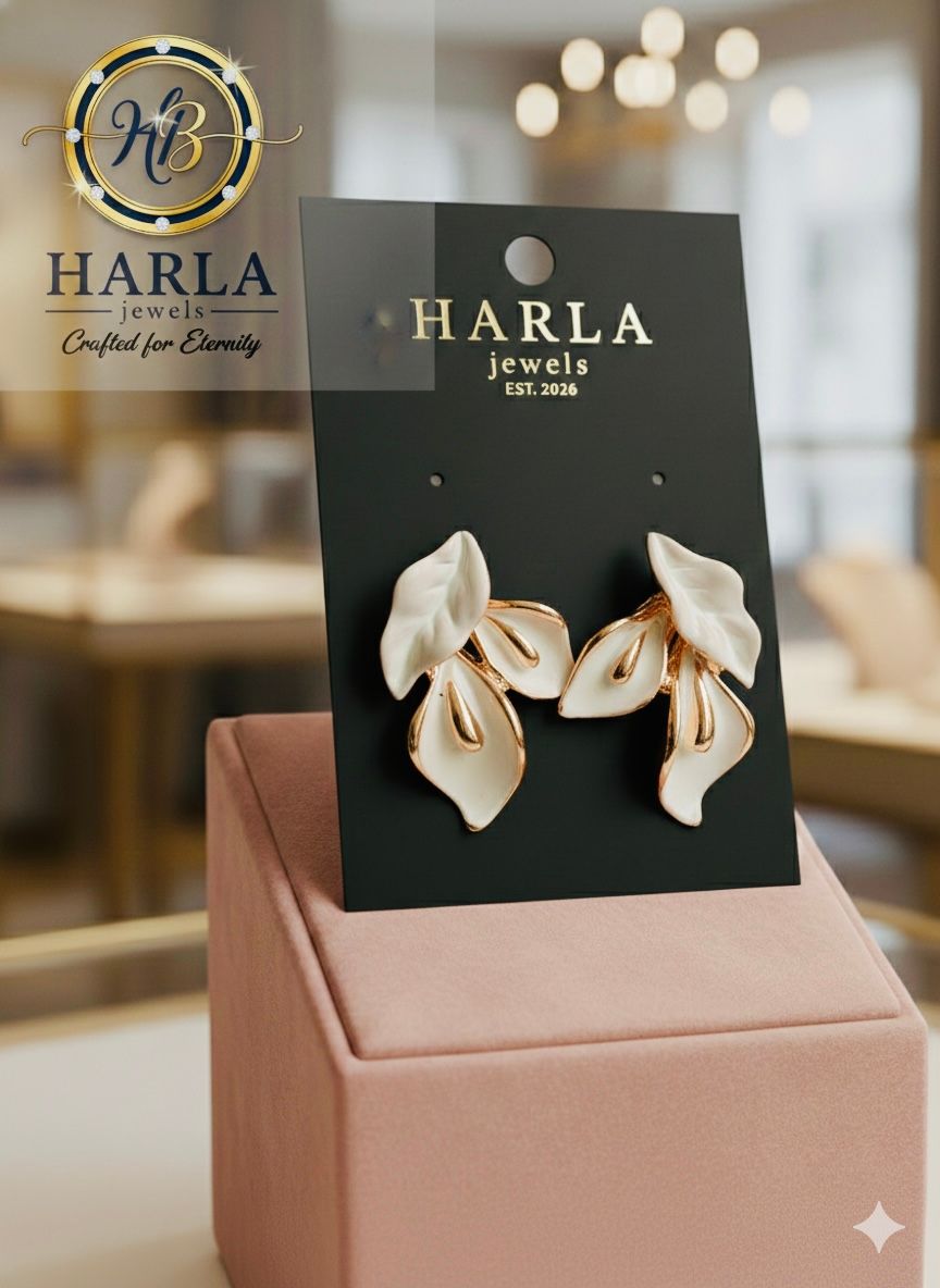Ivory Callista Leaf earring (White)